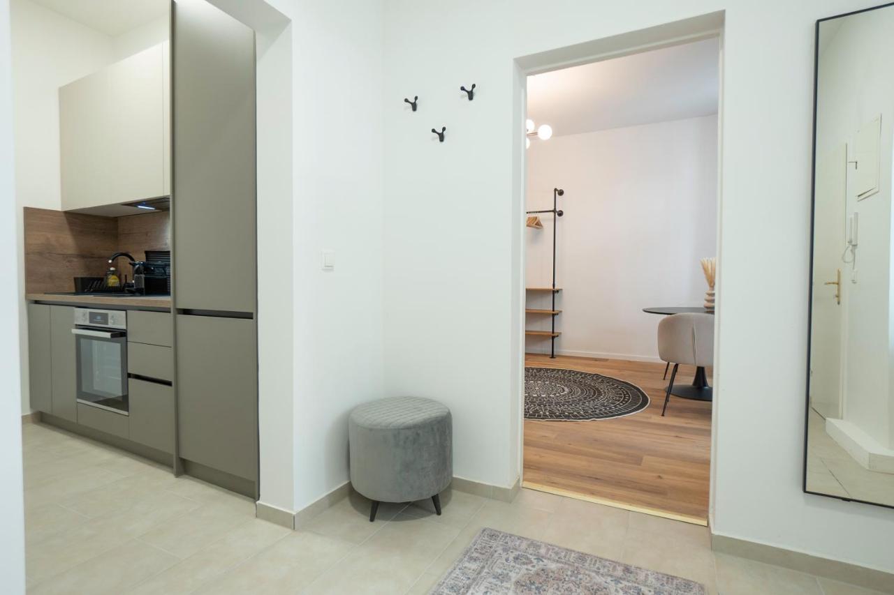 Modern Apartment With A Balcony Near Belvedere Вена Экстерьер фото
